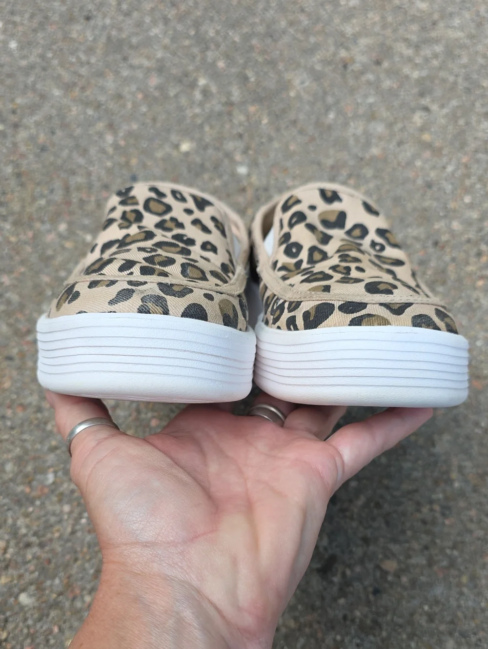 Hey Dude Sunapee Platform With Desert Leopard Print Size 6